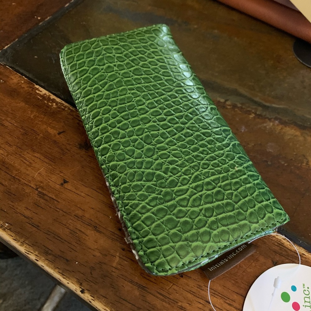 Slimline green leather wallet from Initials